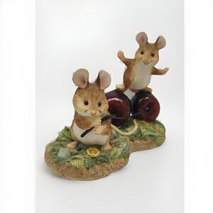 Merrie Mice Fine Arts Hitchin' a Ride 2002 Enesco Group Inc Vintage Decor Kitsch